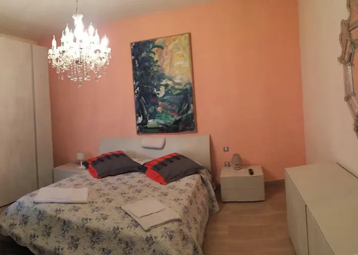 Ca'tronconi Ai Frari 公寓