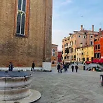 Ca'tronconi Ai Frari 公寓