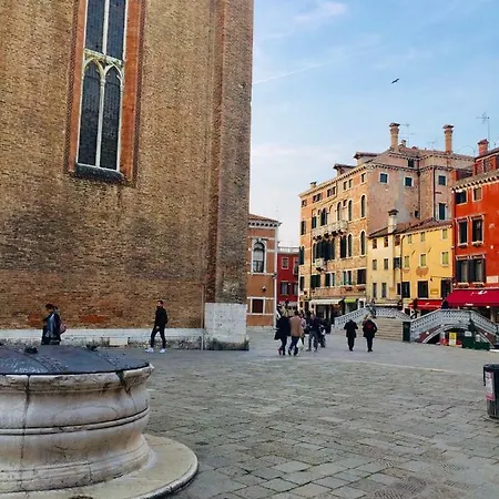 Ca'tronconi Ai Frari Lägenhet