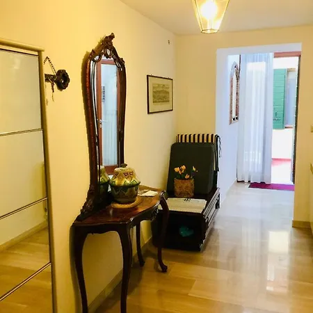 Ca'tronconi Ai Frari * البندقية